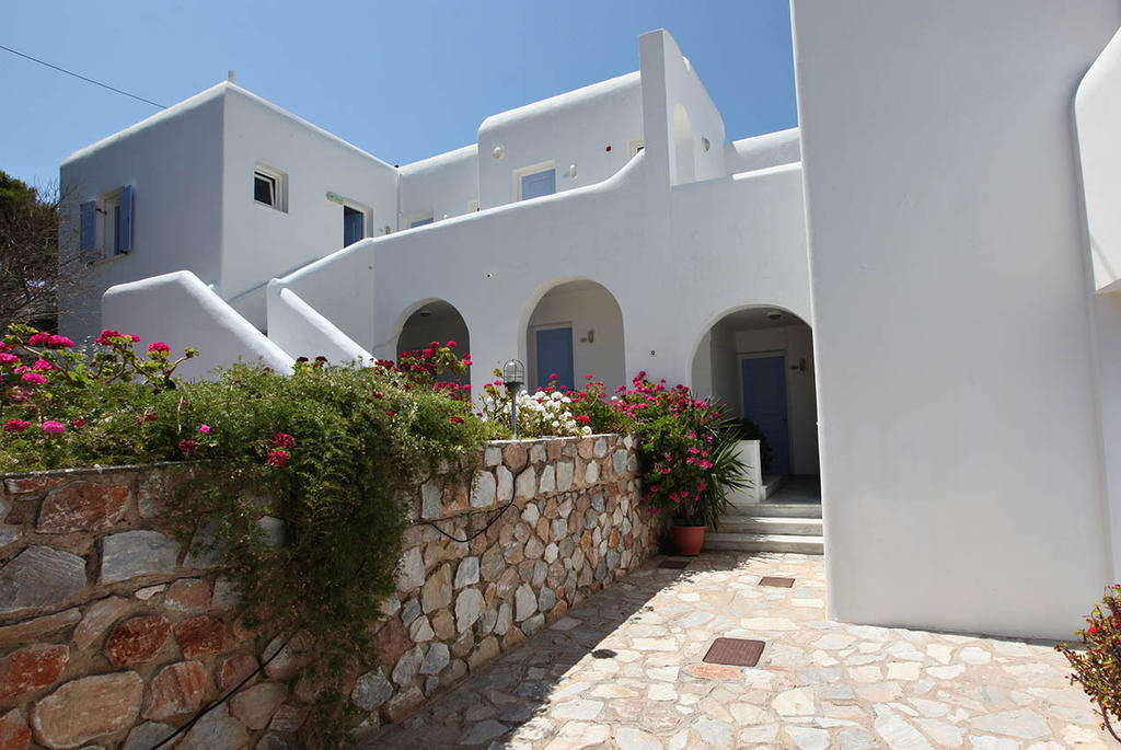 "Di Mare" Hotel & Suites Posidhonía Екстериор снимка